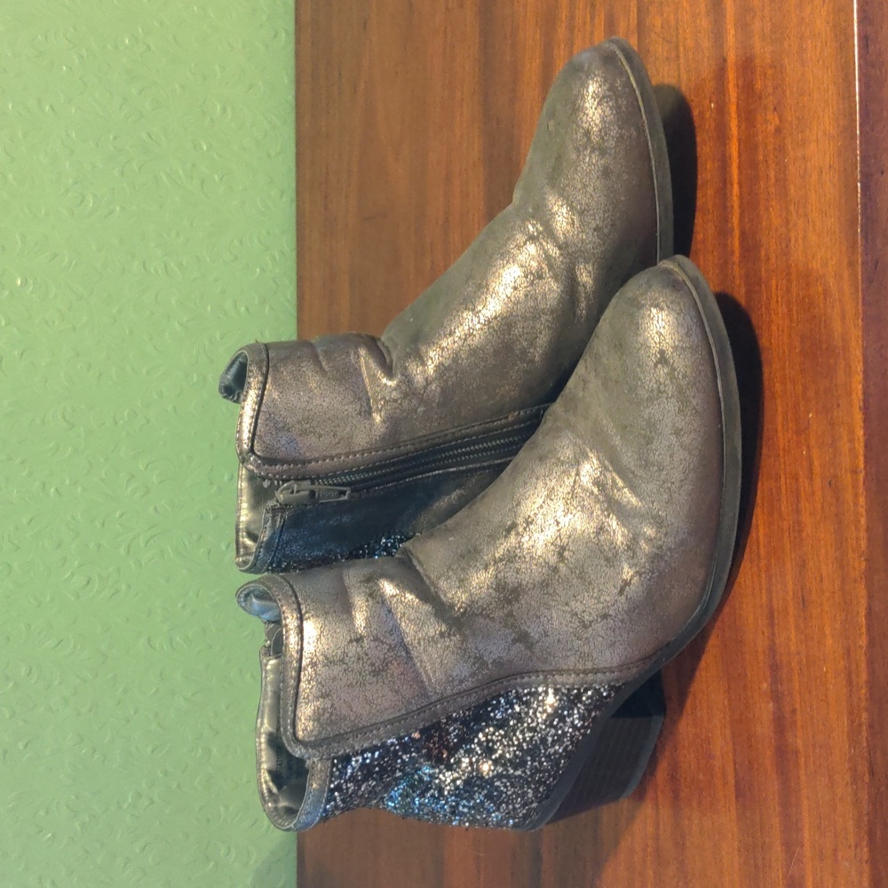 Faded Glory Girls Silver and Black/Silver Glitter Side Zip Boots Size 5